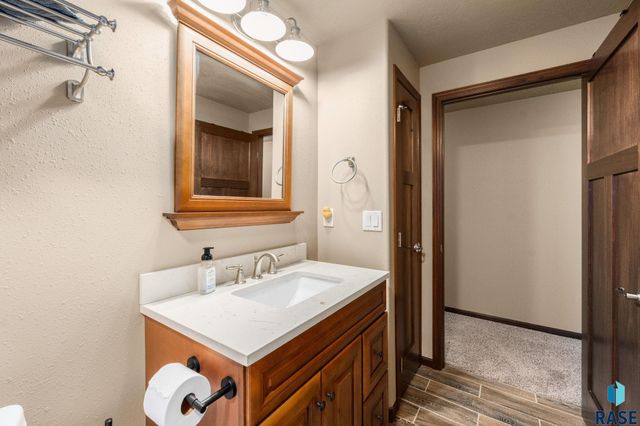 3604 S Home Plate Ave Avenue, Sioux Falls, SD 57110