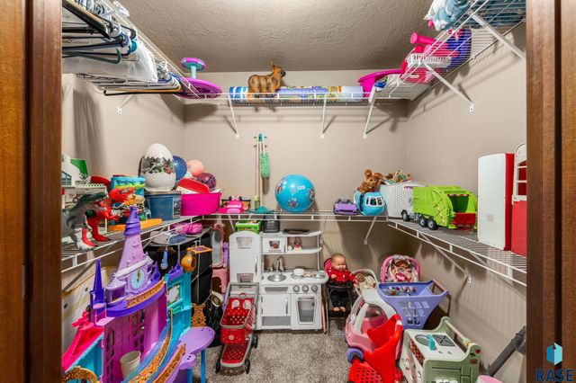 3604 S Home Plate Ave Avenue, Sioux Falls, SD 57110