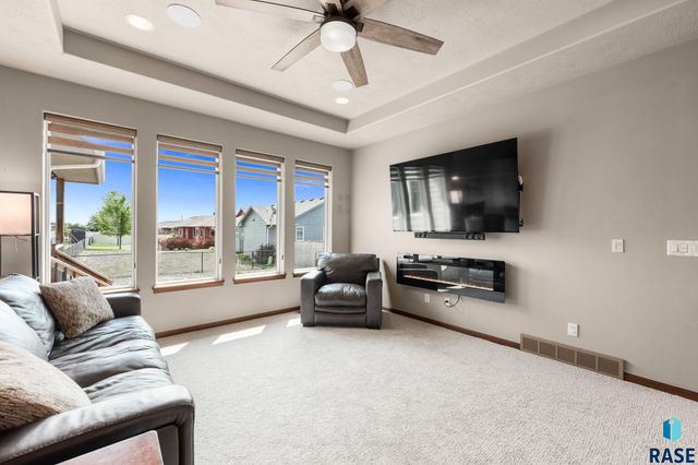 3604 S Home Plate Ave Avenue, Sioux Falls, SD 57110