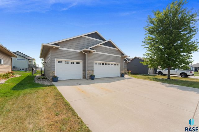 3604 S Home Plate Ave Avenue, Sioux Falls, SD 57110