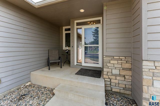 3604 S Home Plate Ave Avenue, Sioux Falls, SD 57110
