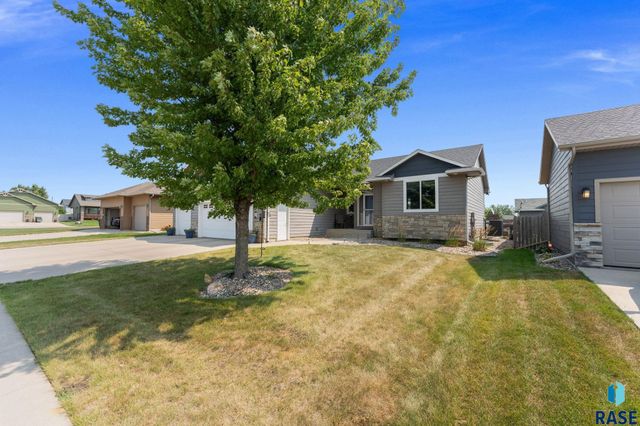 3604 S Home Plate Ave Avenue, Sioux Falls, SD 57110