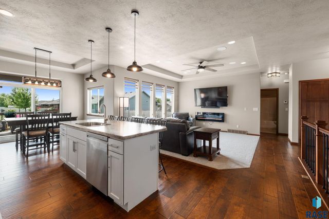 3604 S Home Plate Ave Avenue, Sioux Falls, SD 57110