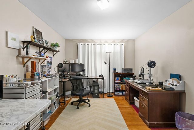 19 Stephenville Parkway, Edison, NJ 08820