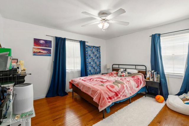 19 Stephenville Parkway, Edison, NJ 08820