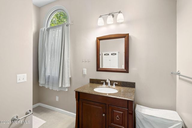 19 Stephenville Parkway, Edison, NJ 08820