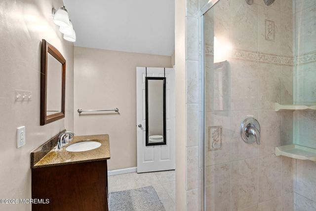 19 Stephenville Parkway, Edison, NJ 08820