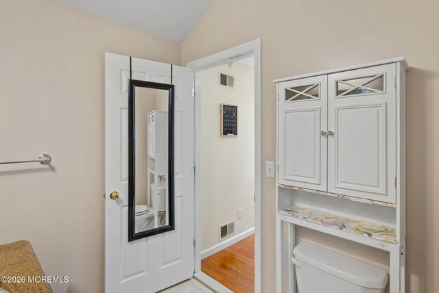 19 Stephenville Parkway, Edison, NJ 08820