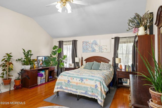 19 Stephenville Parkway, Edison, NJ 08820