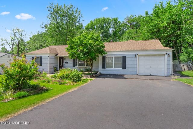 19 Stephenville Parkway, Edison, NJ 08820