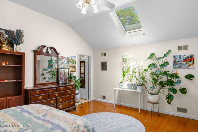 19 Stephenville Parkway, Edison, NJ 08820