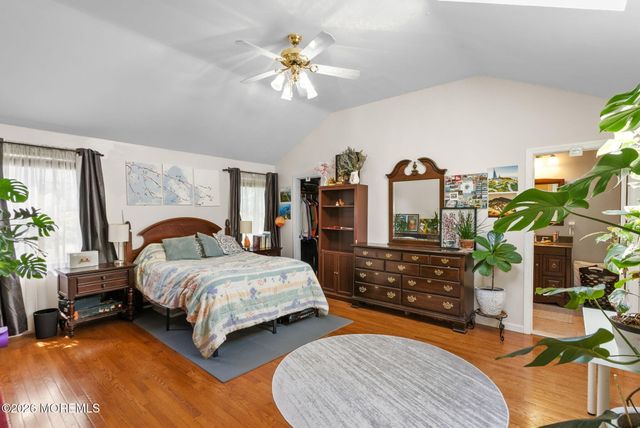 19 Stephenville Parkway, Edison, NJ 08820