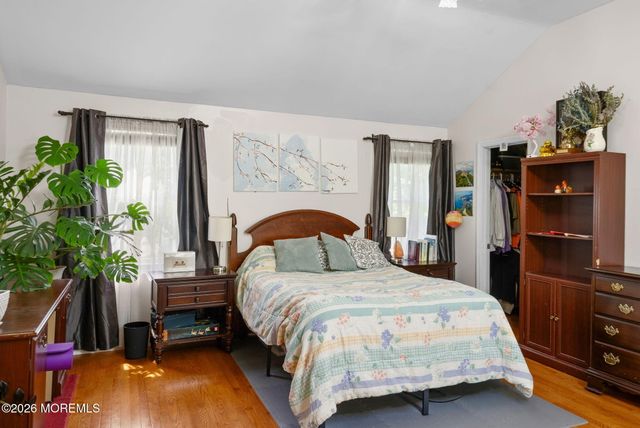 19 Stephenville Parkway, Edison, NJ 08820