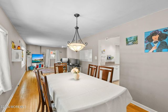 19 Stephenville Parkway, Edison, NJ 08820