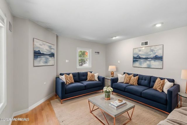 19 Stephenville Parkway, Edison, NJ 08820