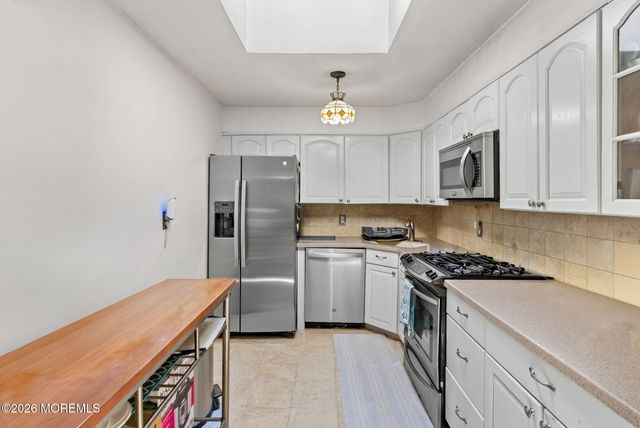 19 Stephenville Parkway, Edison, NJ 08820