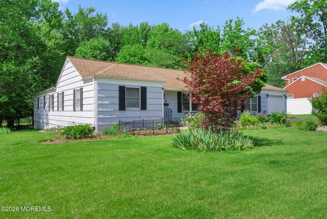 19 Stephenville Parkway, Edison, NJ 08820