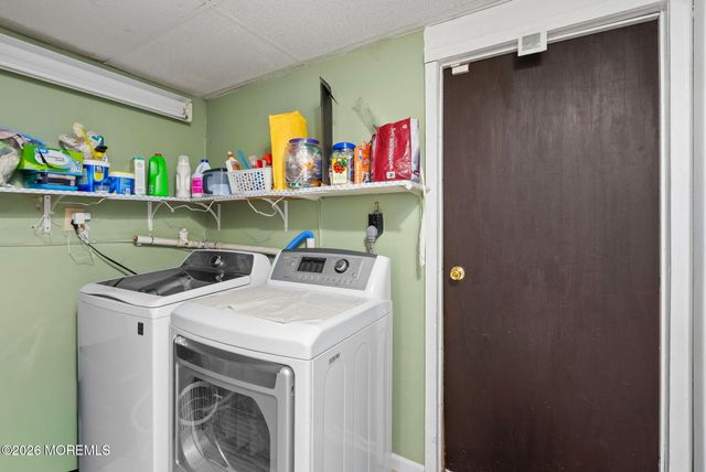 19 Stephenville Parkway, Edison, NJ 08820