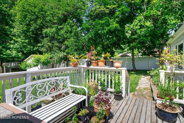 19 Stephenville Parkway, Edison, NJ 08820