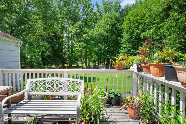 19 Stephenville Parkway, Edison, NJ 08820