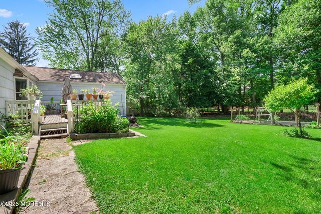 19 Stephenville Parkway, Edison, NJ 08820