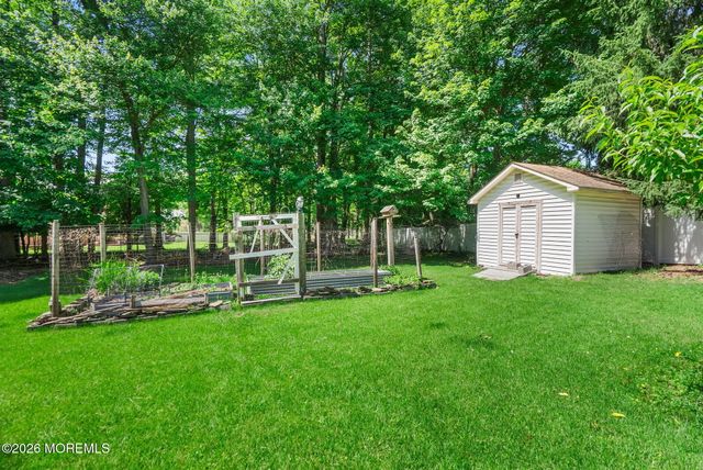 19 Stephenville Parkway, Edison, NJ 08820