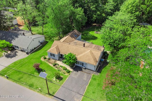 19 Stephenville Parkway, Edison, NJ 08820