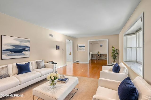19 Stephenville Parkway, Edison, NJ 08820