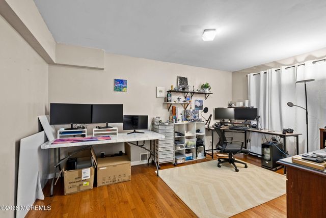 19 Stephenville Parkway, Edison, NJ 08820