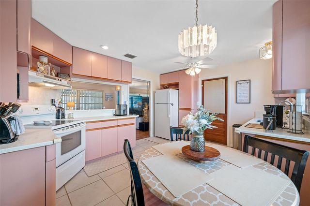 14095 CHAMBERLAIN AVENUE, Largo, FL 33774