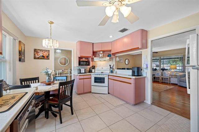 14095 CHAMBERLAIN AVENUE, Largo, FL 33774