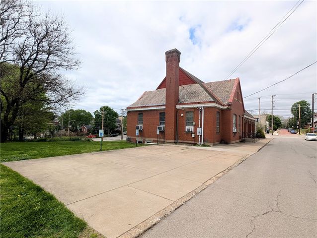 898 Forest Ave, Ross Twp, PA 15202