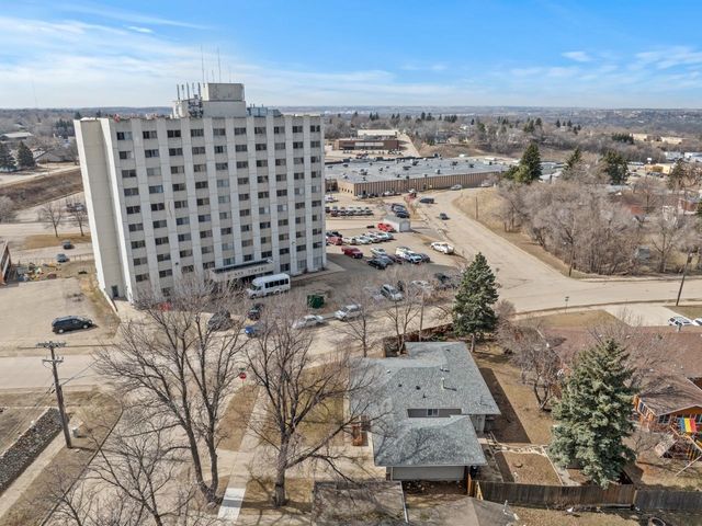 201 10th Ave. SE, Minot, ND 58701