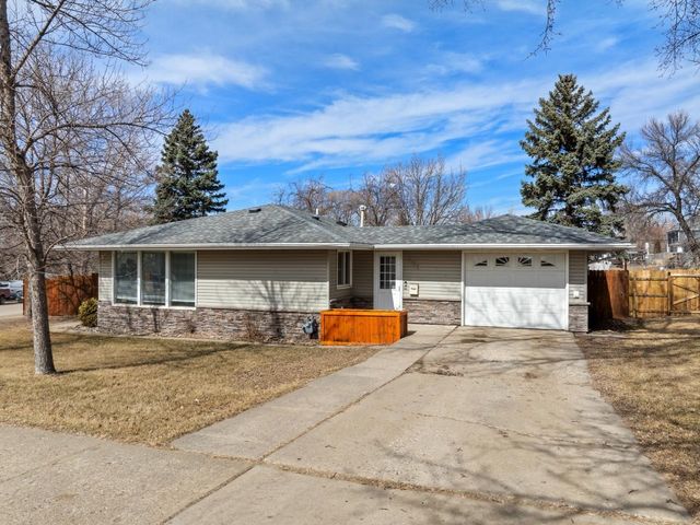 201 10th Ave. SE, Minot, ND 58701