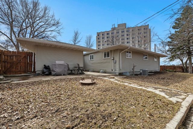 201 10th Ave. SE, Minot, ND 58701