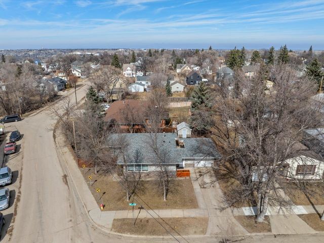 201 10th Ave. SE, Minot, ND 58701