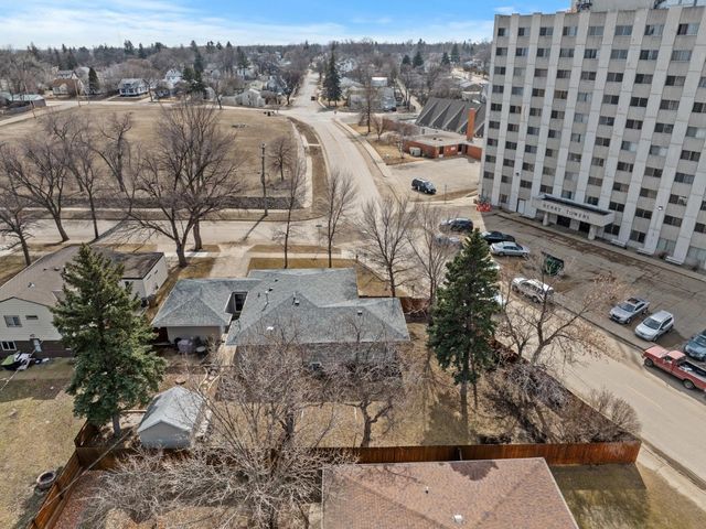 201 10th Ave. SE, Minot, ND 58701