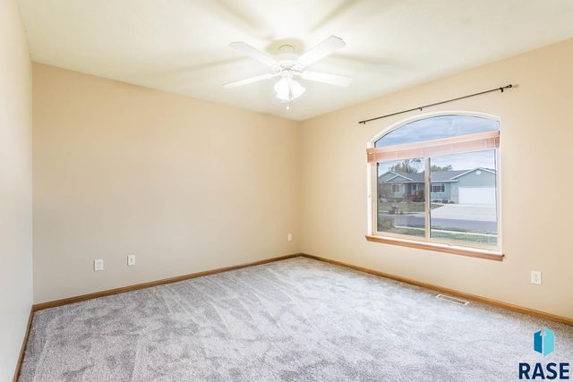 404 United Ave Avenue, Harrisburg, SD 57032