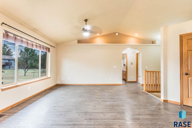 404 United Ave Avenue, Harrisburg, SD 57032