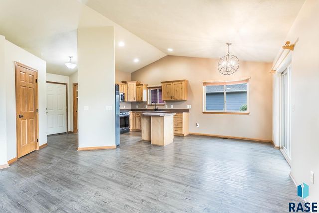 404 United Ave Avenue, Harrisburg, SD 57032