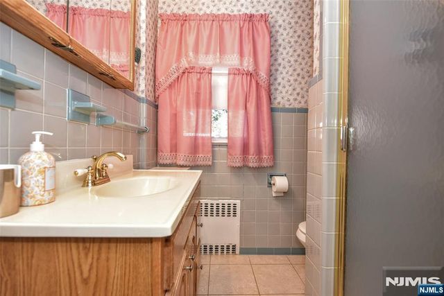 137 Manhattan Avenue, Waldwick, NJ 07463
