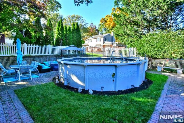137 Manhattan Avenue, Waldwick, NJ 07463