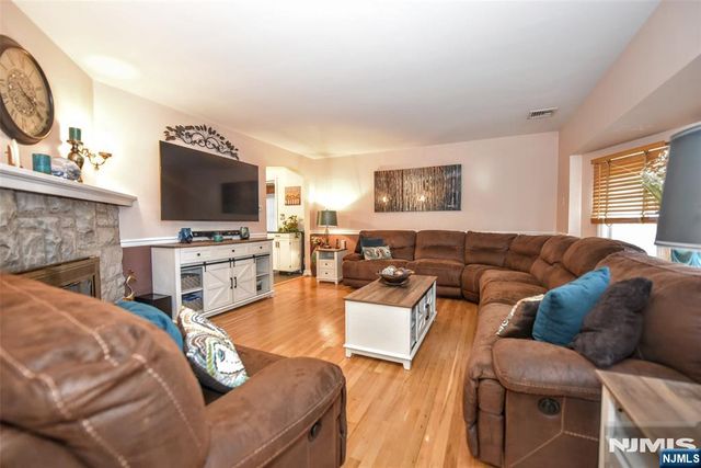 137 Manhattan Avenue, Waldwick, NJ 07463