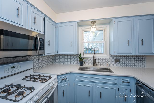 8148 Greenridge Drive, Jenison, MI 49428