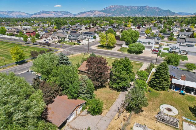 2031 N 1500 W, Clinton, UT 84015