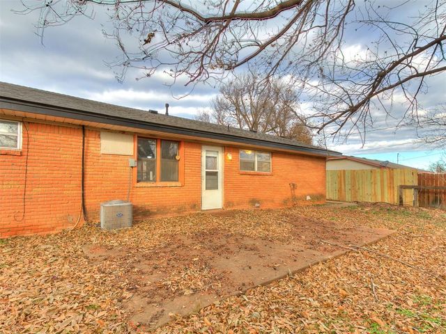 1805 S Jensen Avenue, El Reno, OK 73036