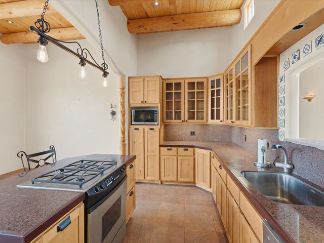25 Buen Pastor, Santa Fe, NM 87508
