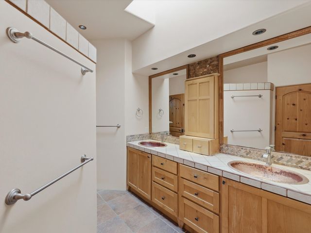 25 Buen Pastor, Santa Fe, NM 87508