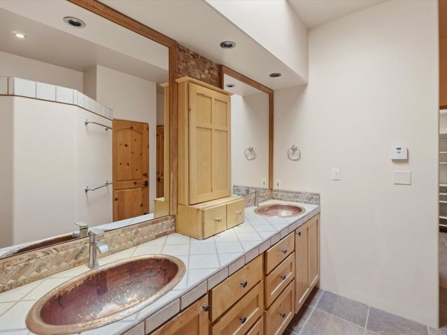 25 Buen Pastor, Santa Fe, NM 87508