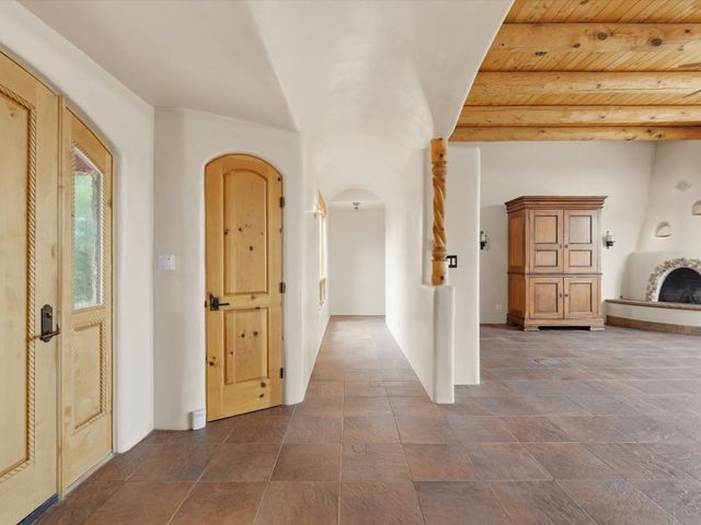 25 Buen Pastor, Santa Fe, NM 87508